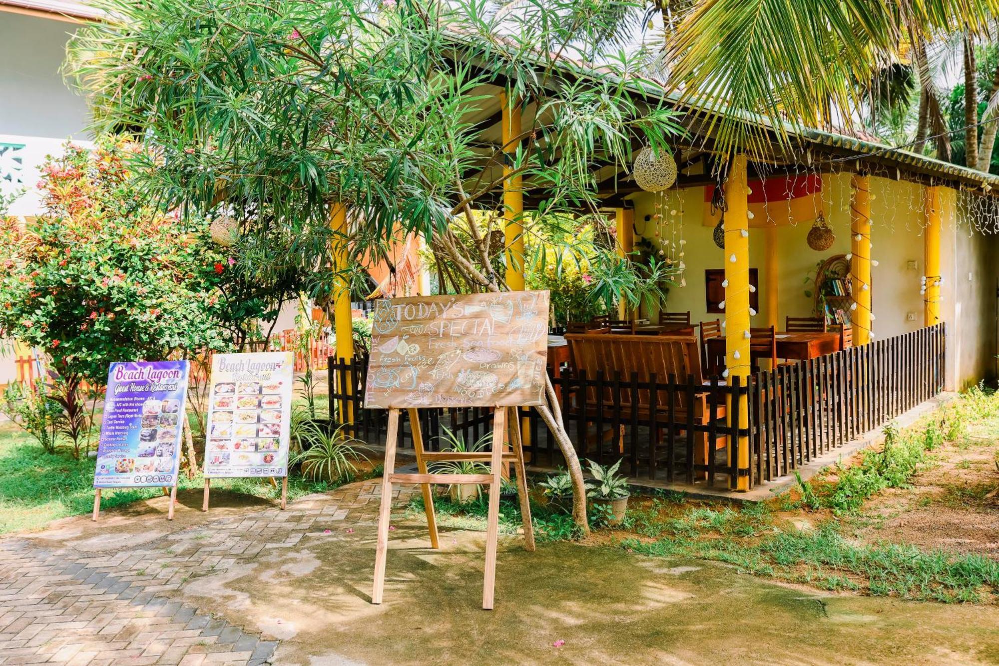 Beach Lagoon Guesthouse Tangalle Esterno foto