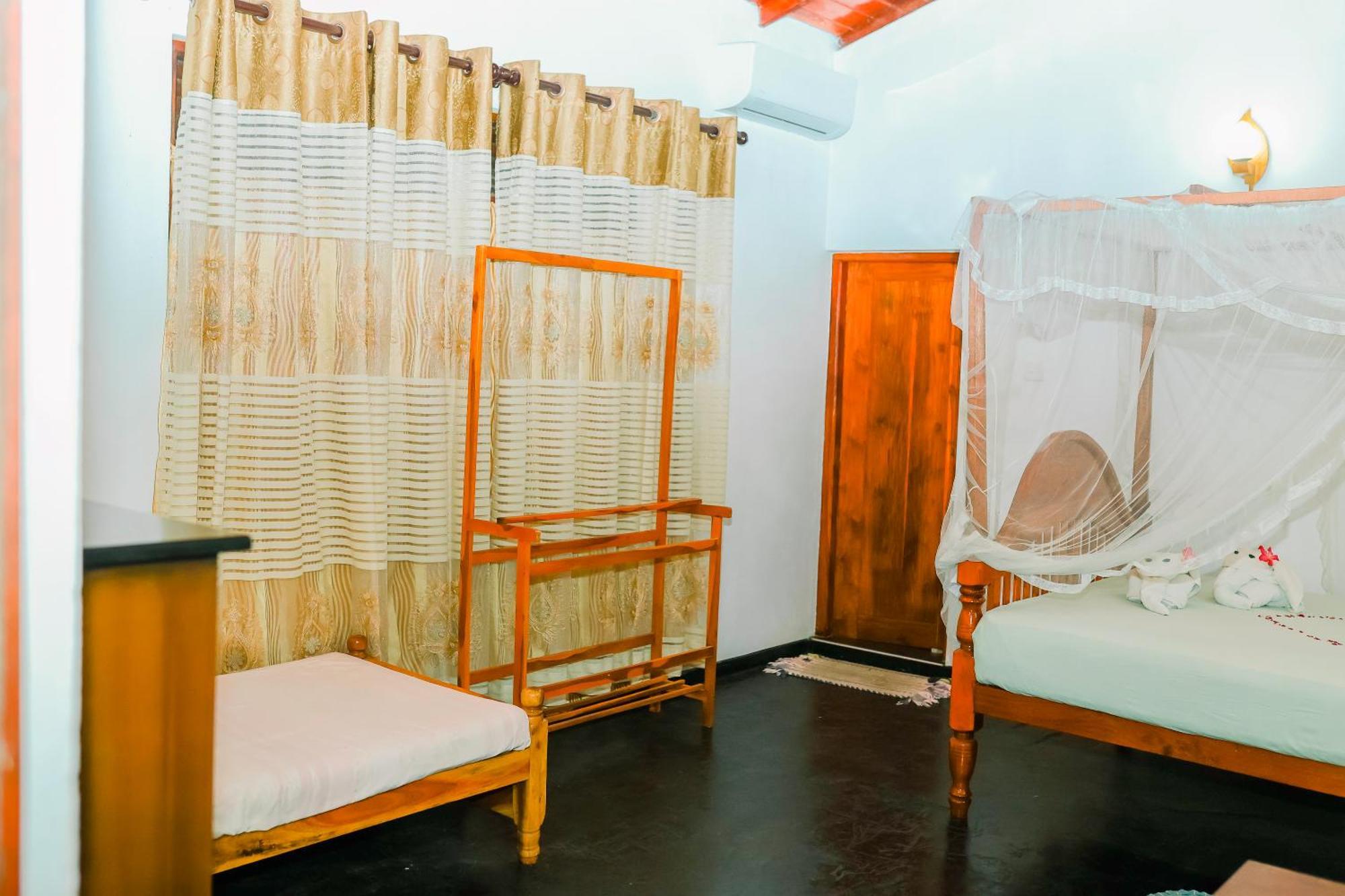 Beach Lagoon Guesthouse Tangalle Esterno foto