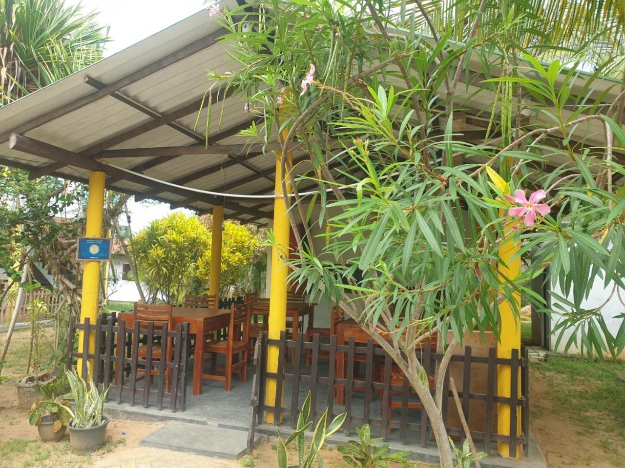 Beach Lagoon Guesthouse Tangalle Esterno foto