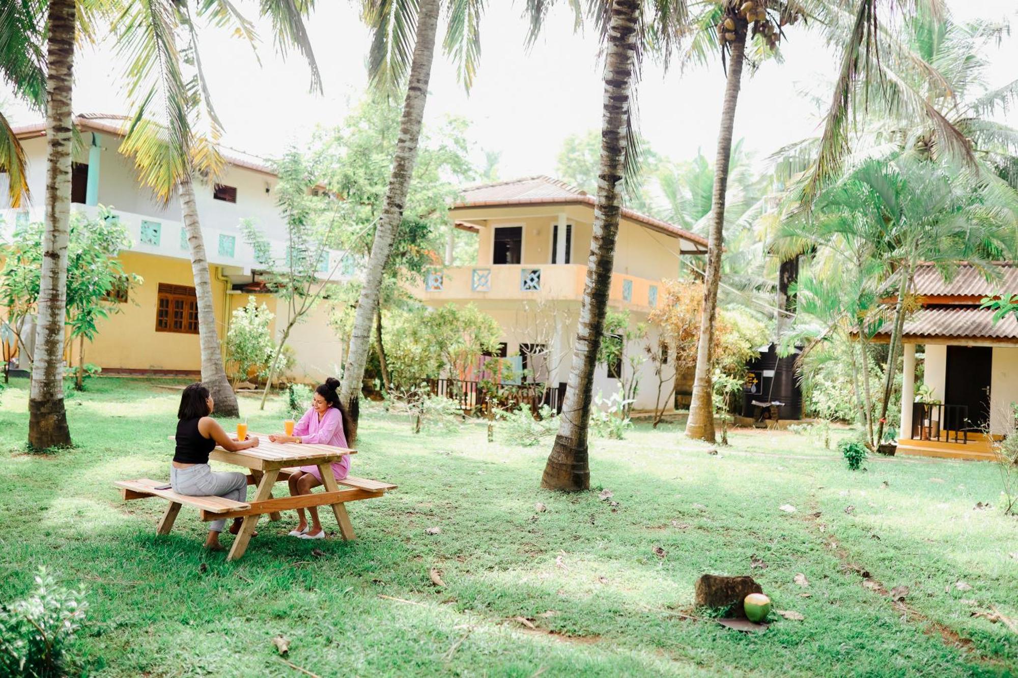 Beach Lagoon Guesthouse Tangalle Esterno foto