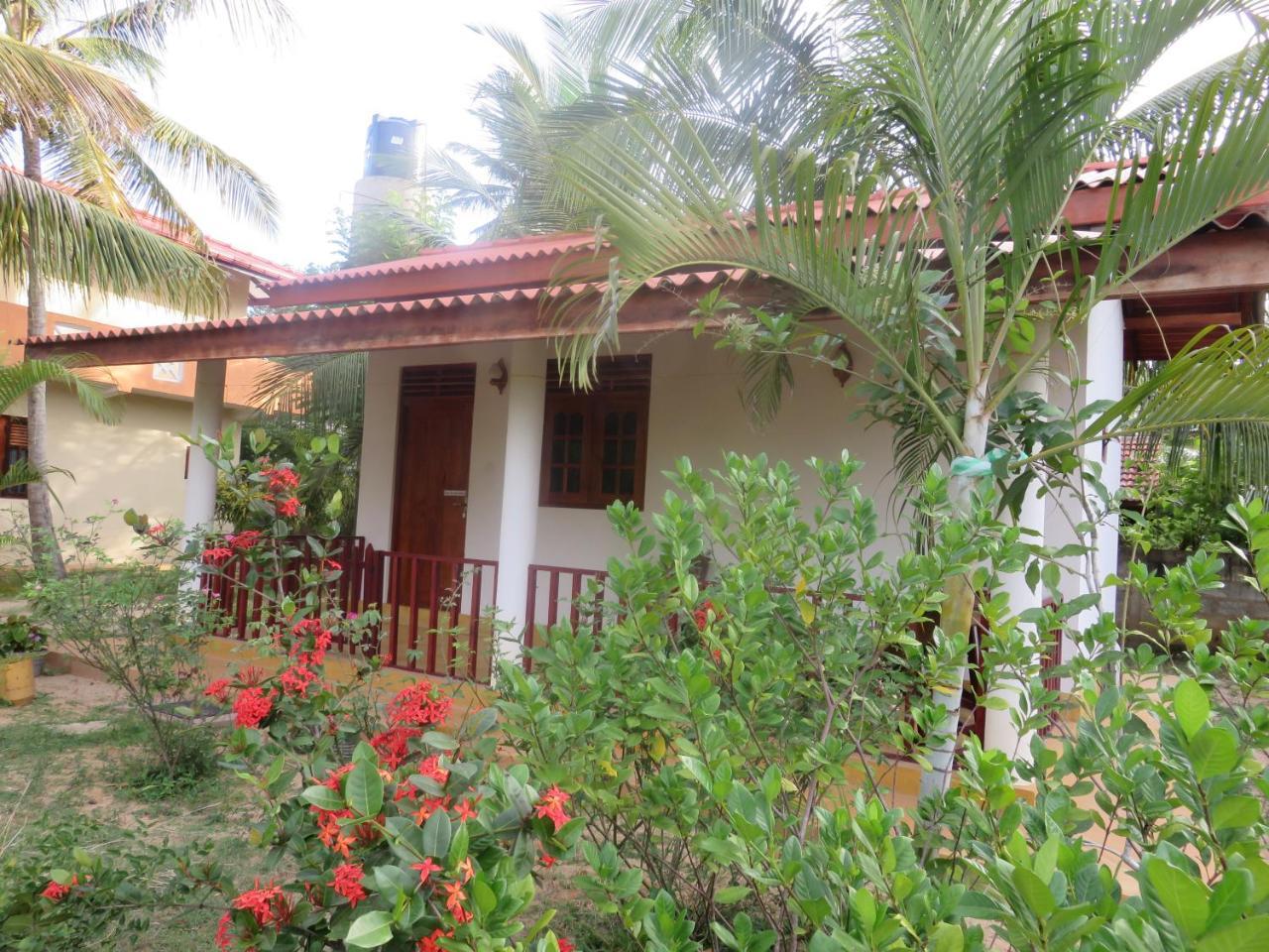 Beach Lagoon Guesthouse Tangalle Esterno foto