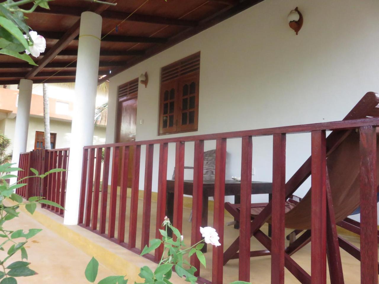 Beach Lagoon Guesthouse Tangalle Esterno foto